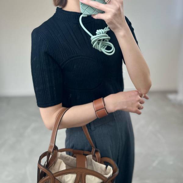 まさかの【再値下げ】キターッ！！ 【ユニクロ】1,990円で買えちゃう♡ 「バズりトップス」