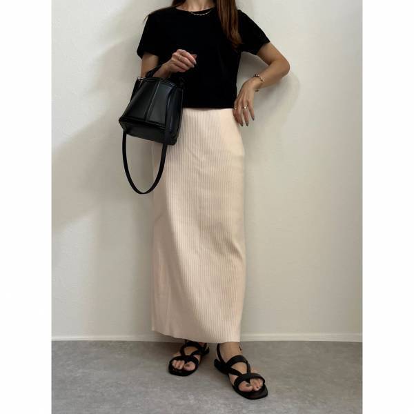 めーーっちゃ「スタイルアップ」♡「着回し抜群」【ユニクロ・GU】“黒Tシャツ”コーデ特集