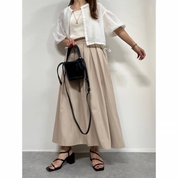 《激アツ》「可愛くて今年風！」超便利【GU】“シアーブラウス”の着回しコーデ特集