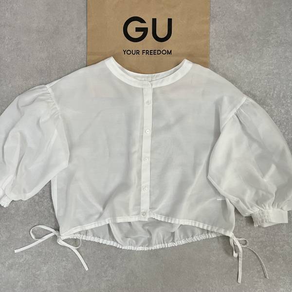 《激アツ》「可愛くて今年風！」超便利【GU】“シアーブラウス”の着回しコーデ特集