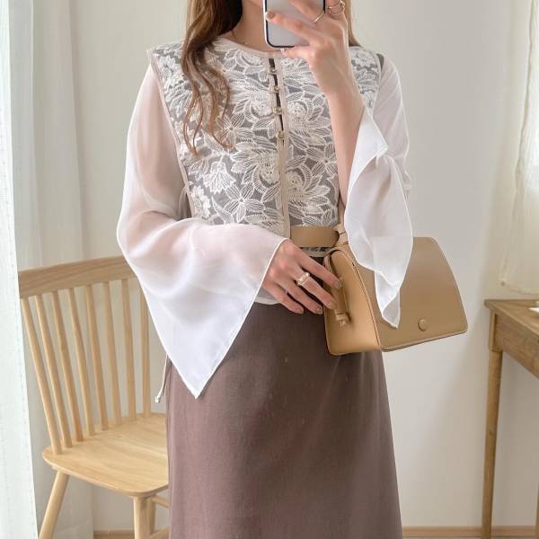 「お値段安くてびっくり」しかも「2WAY」！？【しまむら】「可愛くて好き」な”レースベスト”