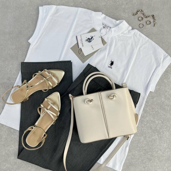 【朗報】あの人気者が『再販』！！【GU】今度こそ欲しいッ（泣）「バズりサンダル」