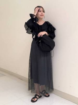 ビビるぐらい可愛いいッ♡♡【ローリーズファーム】1枚で即おしゃれ見え！「フリルトップス」