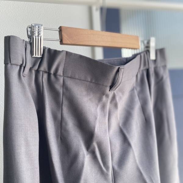 この「グレー」に惹かれた！！挑戦しやすい！【GU】いまブーム中の「ローウエストボトム」