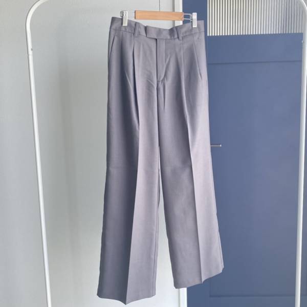 この「グレー」に惹かれた！！挑戦しやすい！【GU】いまブーム中の「ローウエストボトム」