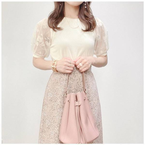 『抜け感』がたまらんッ♡ 【しまむら】マニアがこぞって買ってる♡「シアートップス」