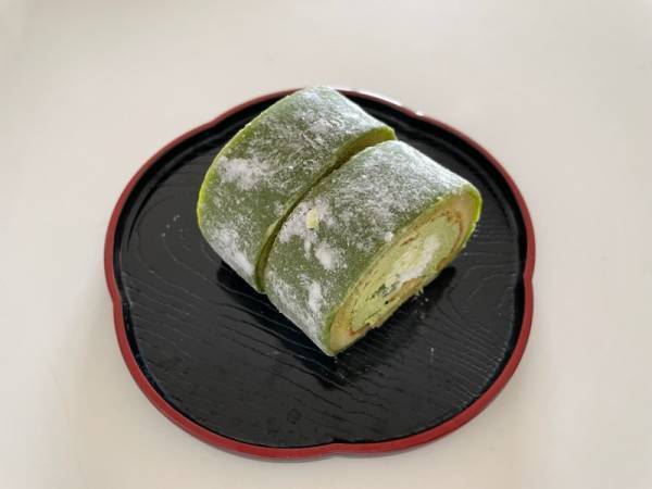 【待望の再登場】「もちもちもち食感」たまらぁぁん♡【ローソン】“お抹茶ロール”が絶品