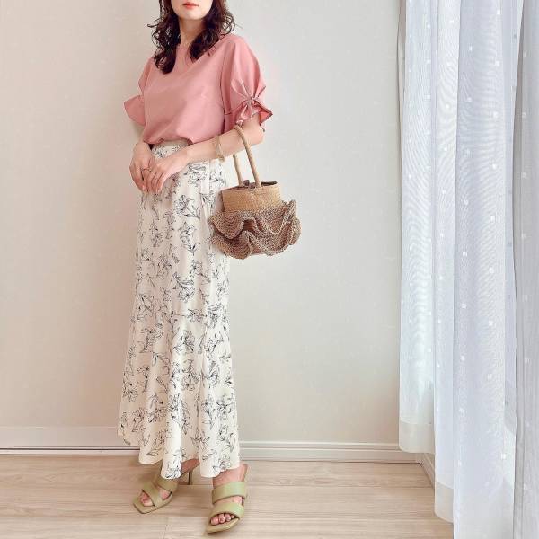 くぅー！ さすが【ハニーズ】さん♡ こりゃ、お値段以上！ 大人かわいい「盛り袖トップス」