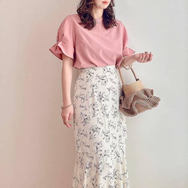 くぅー！ さすが【ハニーズ】さん♡ こりゃ、お値段以上！ 大人かわいい「盛り袖トップス」