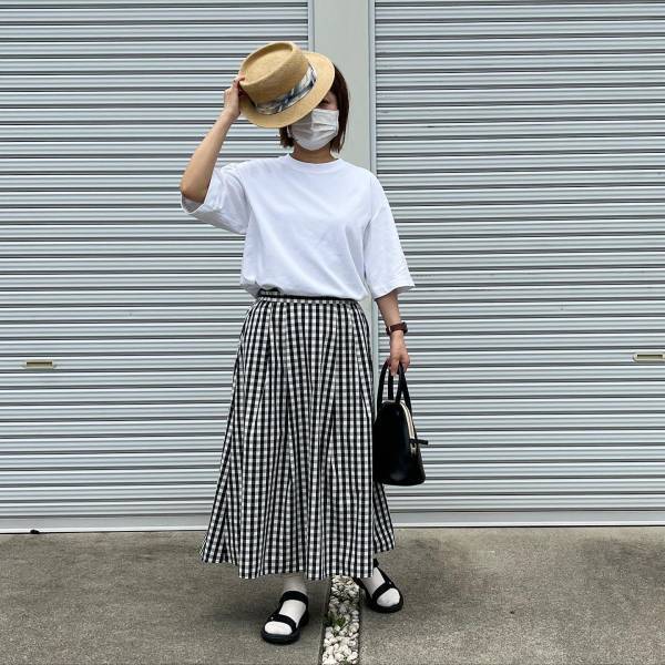 夏も『チェック柄』がキテるッ♡【GU】マンネリコーデの救世主！「最旬アイテム」