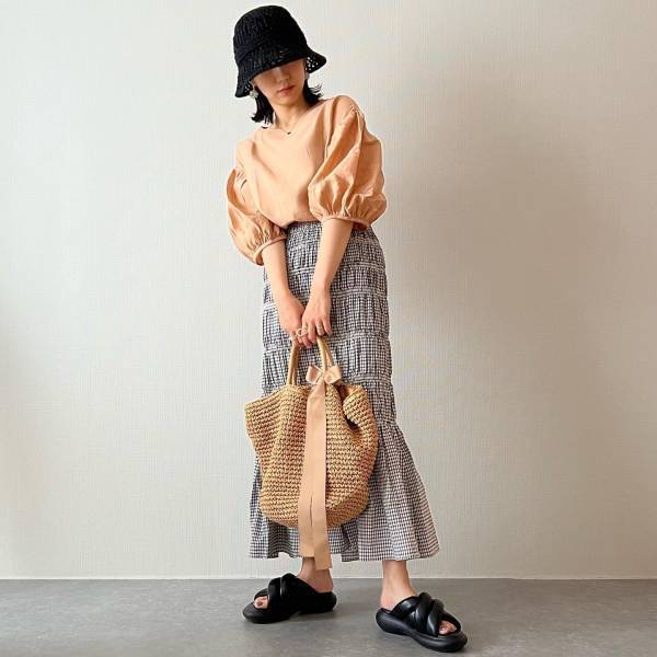 夏も『チェック柄』がキテるッ♡【GU】マンネリコーデの救世主！「最旬アイテム」