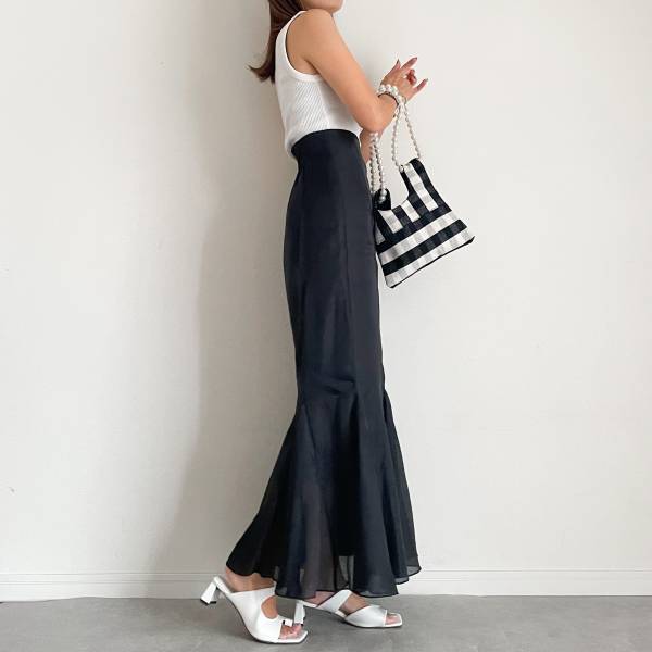 ZOZOで人気の【JUNOAH】「神シルエット」な「シアーマーメイドスカート」がオススメ