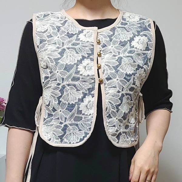 《衝撃》「これが1000円以下！？」「お値段以上」【しまむら】「買うしかない」めちゃ可愛い“レースベスト”特集