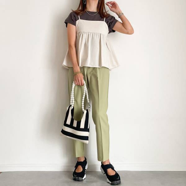 「色も形も理想」すぎる…二の腕細見えも！【しまむら】めちゃ可愛い”チャコールグレートップス”を紹介