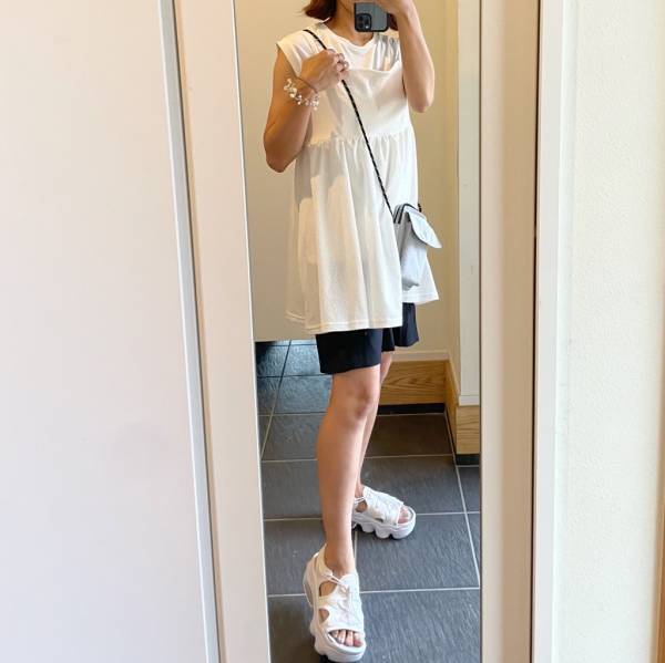 「待って？可愛すぎる！」「安心価格で買えちゃう」【しまむら】「激かわ」“キャミ”の着回しが無限大