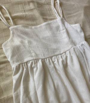 超破格「979円」！！「真夏に重宝」間違いなし！！【しまむら】めーっちゃ万能“キャミブラウス”紹介