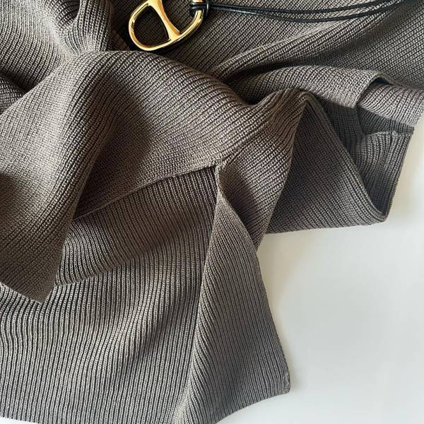 「着痩せ」マジでスゴッッ！！「高見え」すぎん？！【GU】超優秀“スリーブセーター”特集