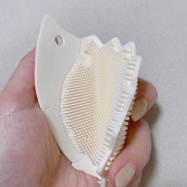 《超優秀！》「可愛すぎる！」♡しかも「コスパ」最強！！【ダイソー】ゲットすべき！“キッチンブラシ”紹介