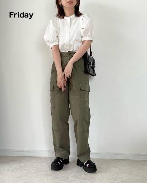 モード系が【ユニクロ】で買うなら？ カジュアルすぎない「カーゴパンツ」が正解！