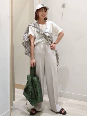 ＜即マネしたいッ！！＞【グローバルワーク】カジュアルだけど大人っぽ♡「ロゴT」