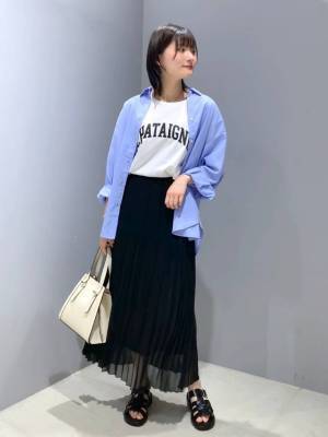 ＜即マネしたいッ！！＞【グローバルワーク】カジュアルだけど大人っぽ♡「ロゴT」