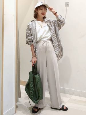 ＜即マネしたいッ！！＞【グローバルワーク】カジュアルだけど大人っぽ♡「ロゴT」