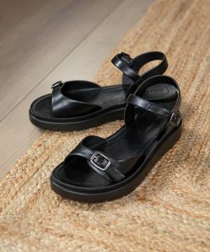 軽率に買いたいッ♡♡【ローリーズファーム】夏のスタメン確実♡ おしゃれ「黒サンダル」
