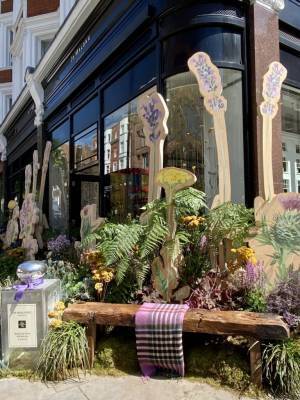 ティファニーのアイコニックなネックレスが登場！ロンドンの初夏をセレブレートするお花の祭典をレポート