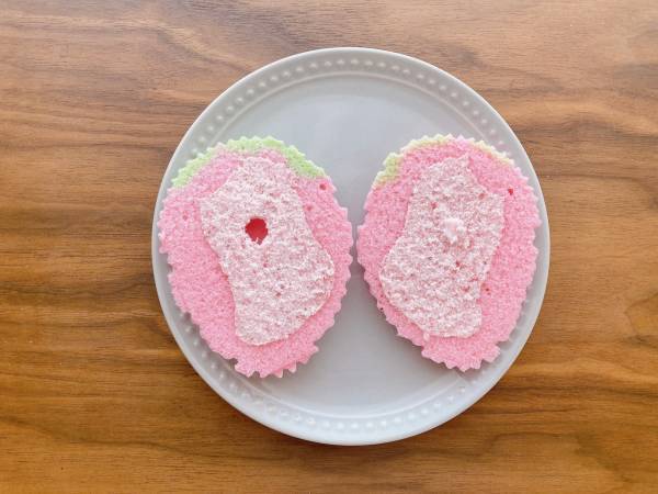 「ふわふわしっとり食感」が幸せ…♡「思わずパケ買い」【ファミマ】こりゃたまらん！“いちご蒸しパン”紹介