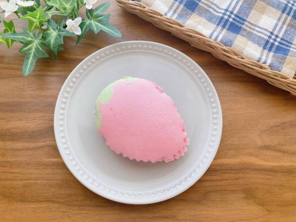「ふわふわしっとり食感」が幸せ…♡「思わずパケ買い」【ファミマ】こりゃたまらん！“いちご蒸しパン”紹介