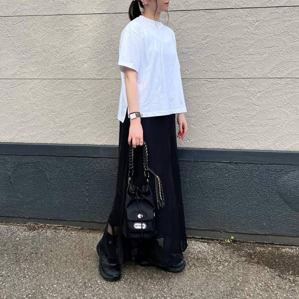 《持ってない人、GETしてーッ！！》【ユニクロ】夏に大活躍の「万能Tシャツ」とは？