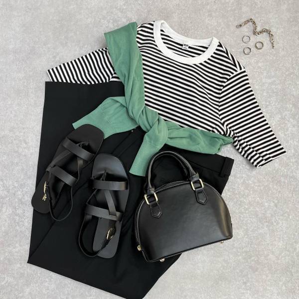 「何枚あっても欲しくなる」♡【ユニクロ】やっぱ、着回し力たっっか！「優秀ボーダーT」