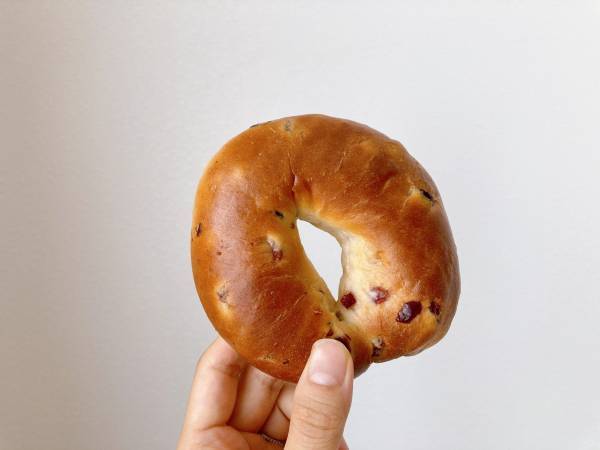 《至福のひと時》「クセになるおいしさ」「むぎゅっと食感」【ローソン】「たっぷり」ベリーの“ベーグル”特集