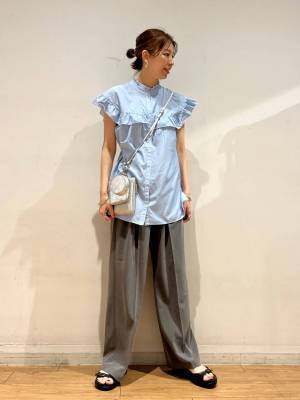 今すぐ真似させてッ！！【ローリーズファーム】カジュアルにもきれいめにも◎「フリルブラウス」