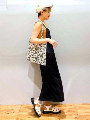 夏こそ「色物」にトライ！【グローバルワーク】気軽に試せる「差し色コーデ」