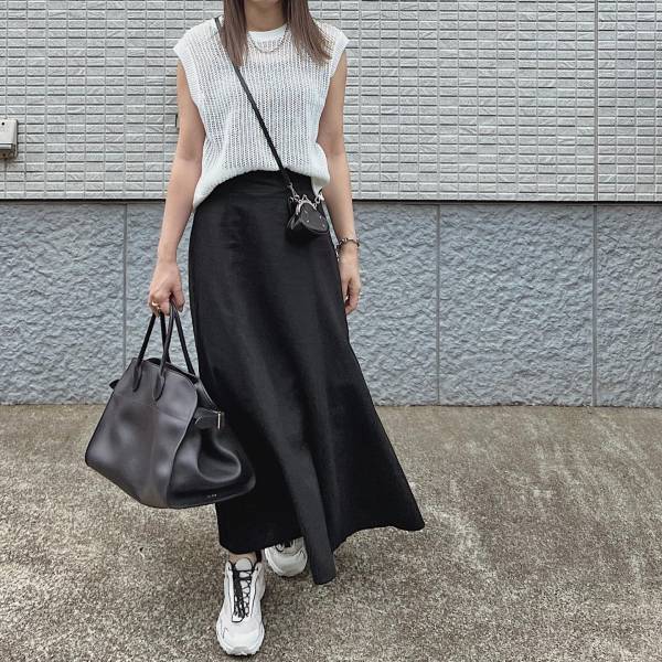 「本当に使える」って！【GU】きれいめコーデにも◎ 涼しげ「サマーニット」