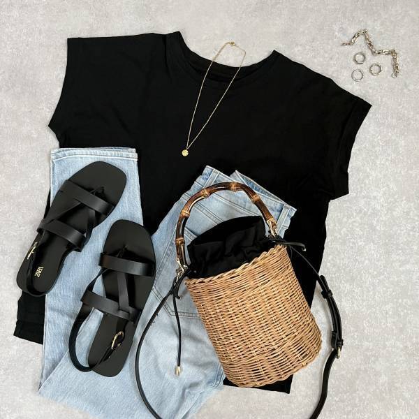 「毎年大人気」で「何年も愛用」してるッ！【フレンチスリーブT】のシルエットがキレイ！