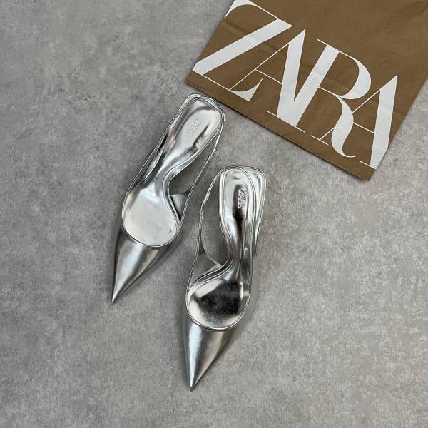 「メタリック」がかわいぃぃ！！【ZARA】”シルバーパンプス”は持っていると「便利」！！