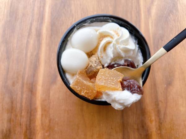 「もちもち食感♡」「満足度」めっちゃ高い！！【ファミリーマート】白玉とわらび餅のクリームぜんざいが「絶品♡」ですっ！！