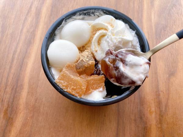 「もちもち食感♡」「満足度」めっちゃ高い！！【ファミリーマート】白玉とわらび餅のクリームぜんざいが「絶品♡」ですっ！！