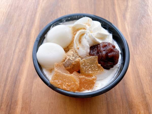 「もちもち食感♡」「満足度」めっちゃ高い！！【ファミリーマート】白玉とわらび餅のクリームぜんざいが「絶品♡」ですっ！！