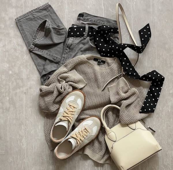 即決で「速攻レジ」へ！！ついイロチ買いッ！【ユニクロ】“メッシュセーター”が超オシャレ