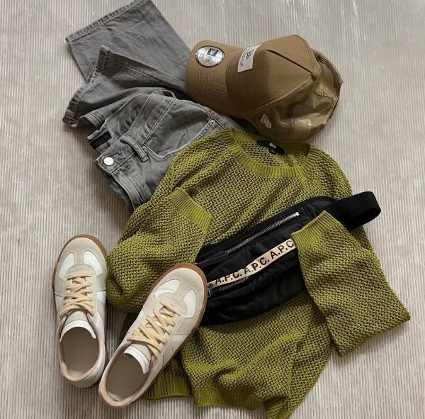 即決で「速攻レジ」へ！！ついイロチ買いッ！【ユニクロ】“メッシュセーター”が超オシャレ