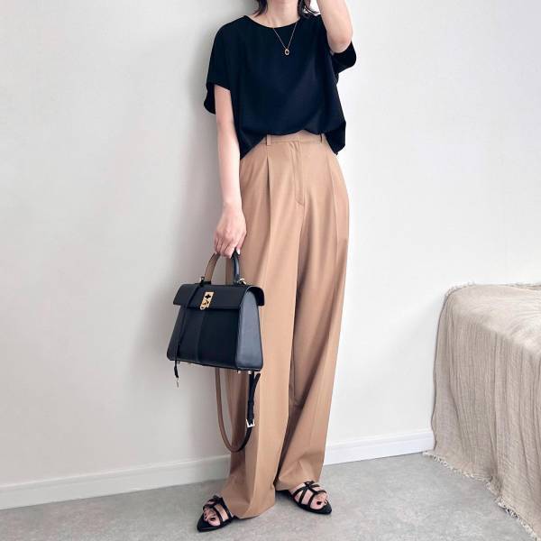 まさかの「4色買い」！買う価値ある！！【ユニクロ】「シルエットが好き」“タックワイドボトムス”紹介