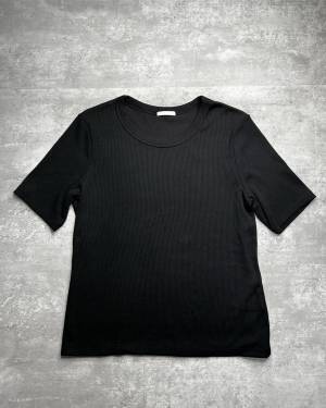 「隠れ名品です♡」【GU】”990円”ってマジ！？ 万能「黒リブT」