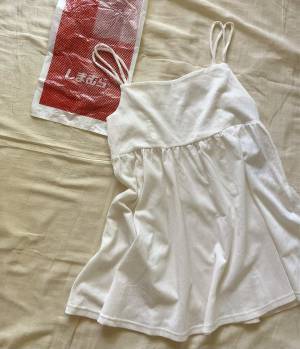 《驚き》「なんと979円」！「格段」に着回し力アップ！【しまむら】「とっても使える」”キャミブラウス”のコーデ集