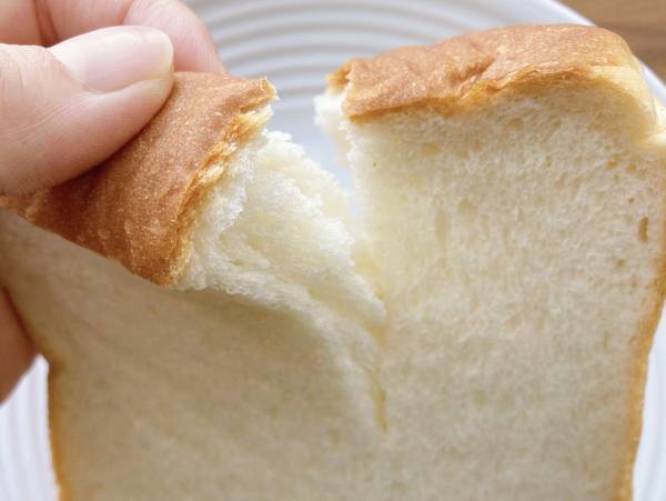 【セブンイレブン】「しっとりふわふわ」温めたら「甘み」増し♡満足感ハンパない《金の食パン》