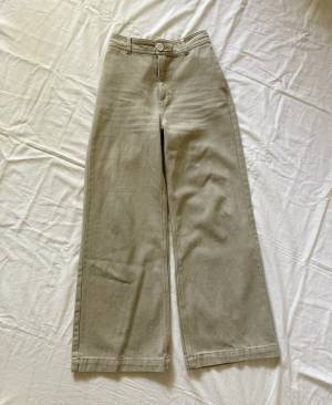 「即完売」のアレが「待望」の「再販」！！【しまむら】「脚長効果抜群！」“デニムボトムス”紹介