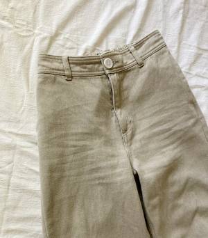 「即完売」のアレが「待望」の「再販」！！【しまむら】「脚長効果抜群！」“デニムボトムス”紹介