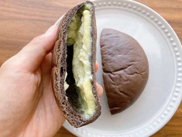 「口いっぱいに」幸せが…♡♡「ホイップがたっぷり」【セブンイレブン】＜満足度◎＞“バナナクリームパン”